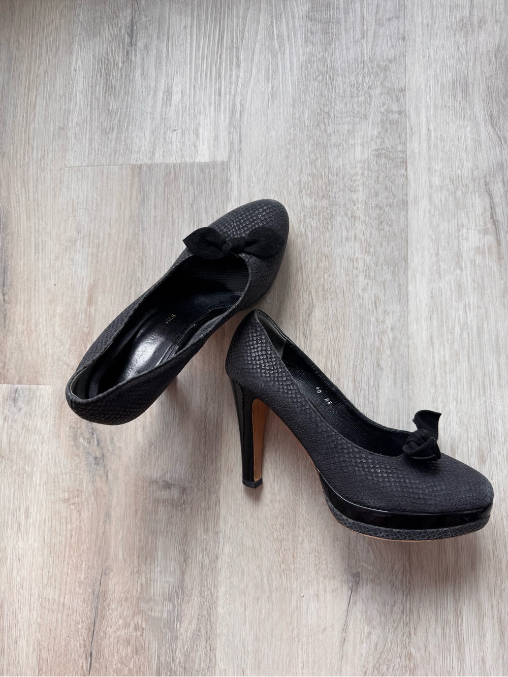 Gaspard Yurkievich size 40 snake print leather heels with leather sole